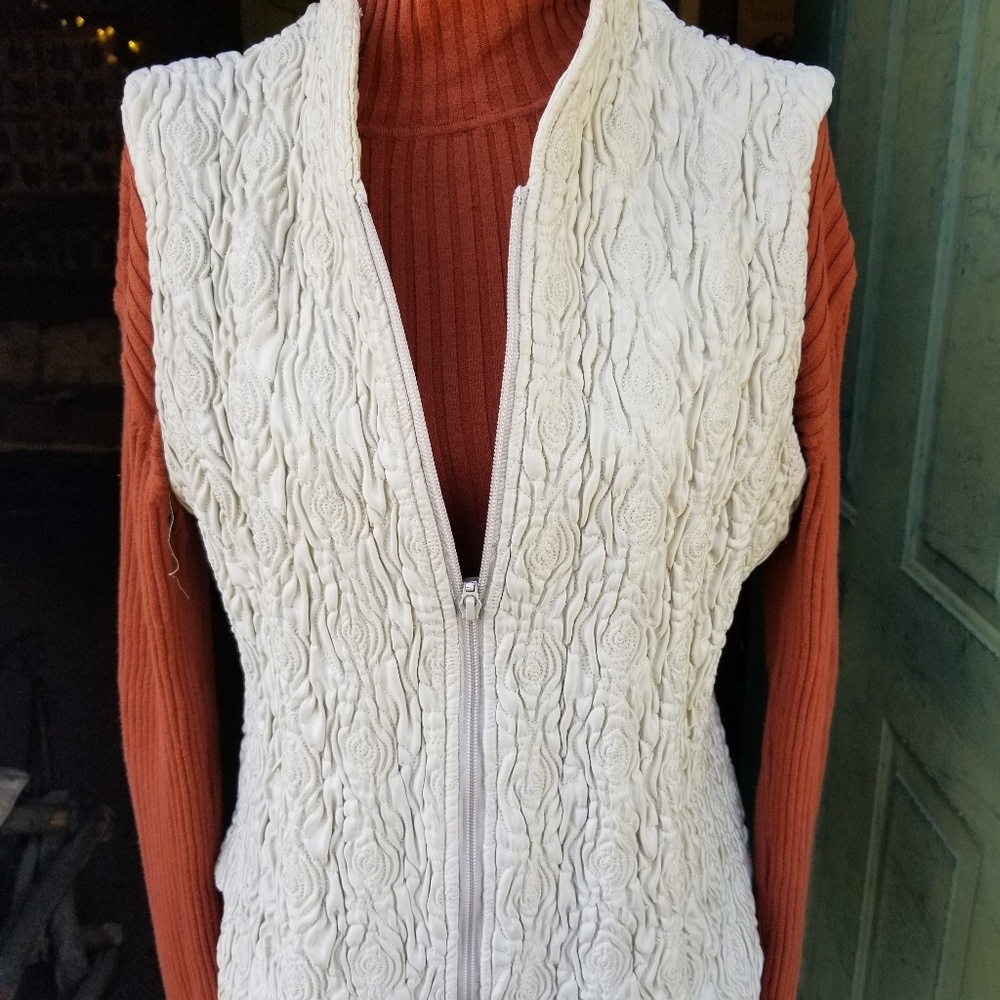 Vest - Picture 2 of 4
